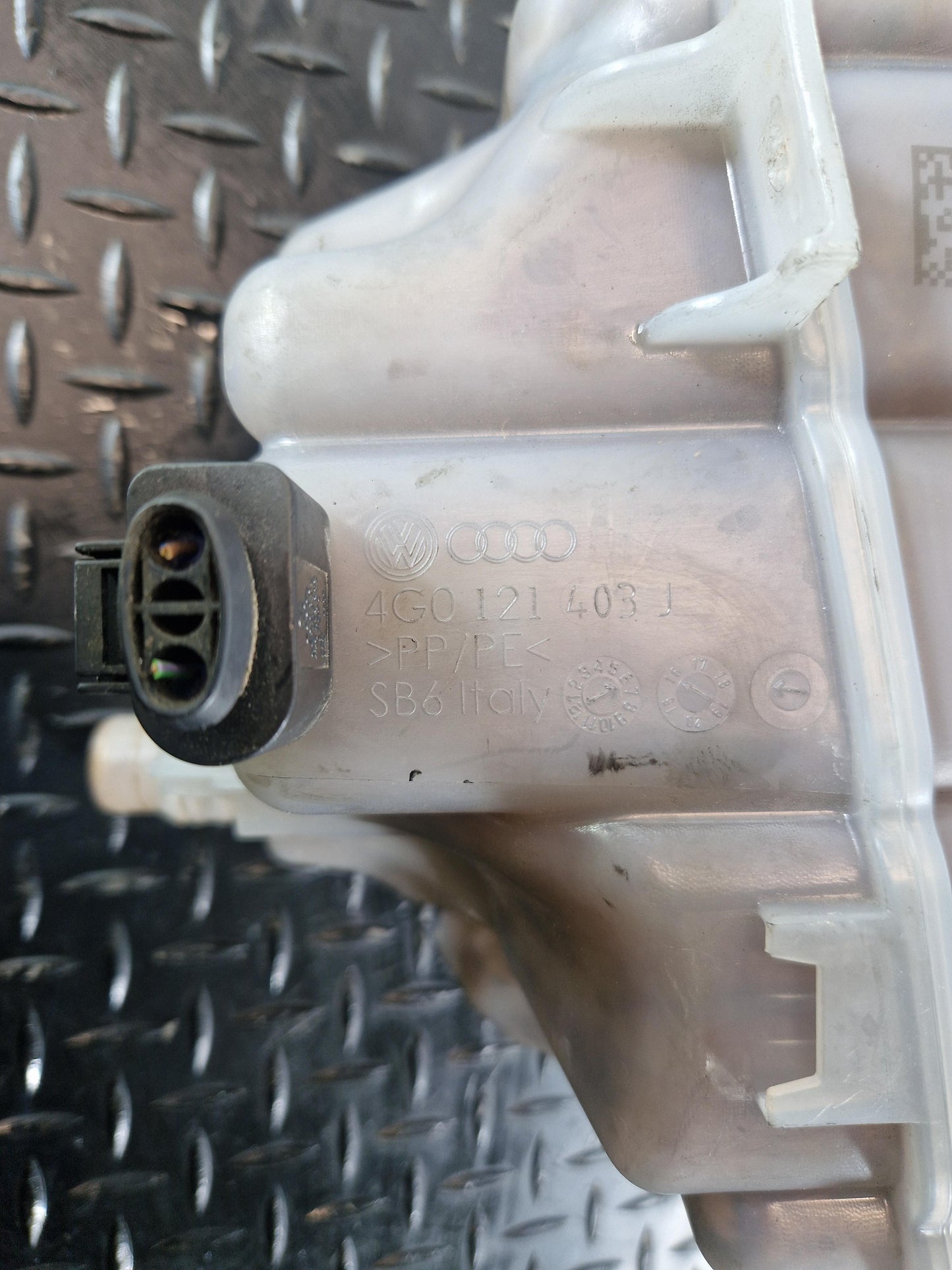 Audi A6 Allroad C7 genuine Coolant Expansion Tank 4G0121403J