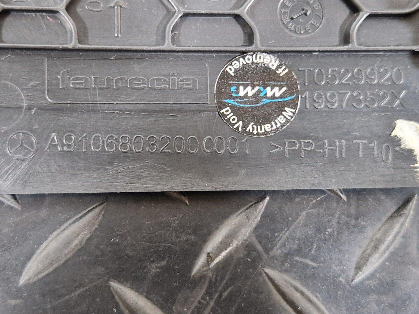 18-ON MERCEDES BENZ SPRINTER W907 OEM RIGHT O/S LOWER TRIM A9106803200