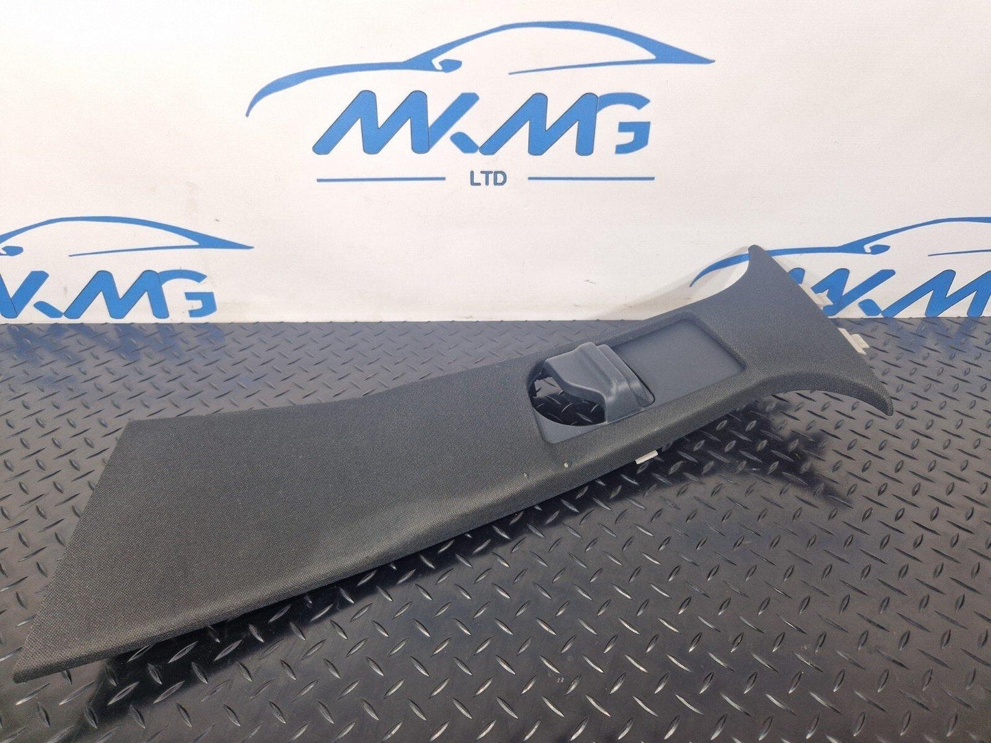 14-21 MERCEDES BENZ W205 GENUINE B-PILLAR LEFT SIDE SEAT BELT TRIM A2056900126