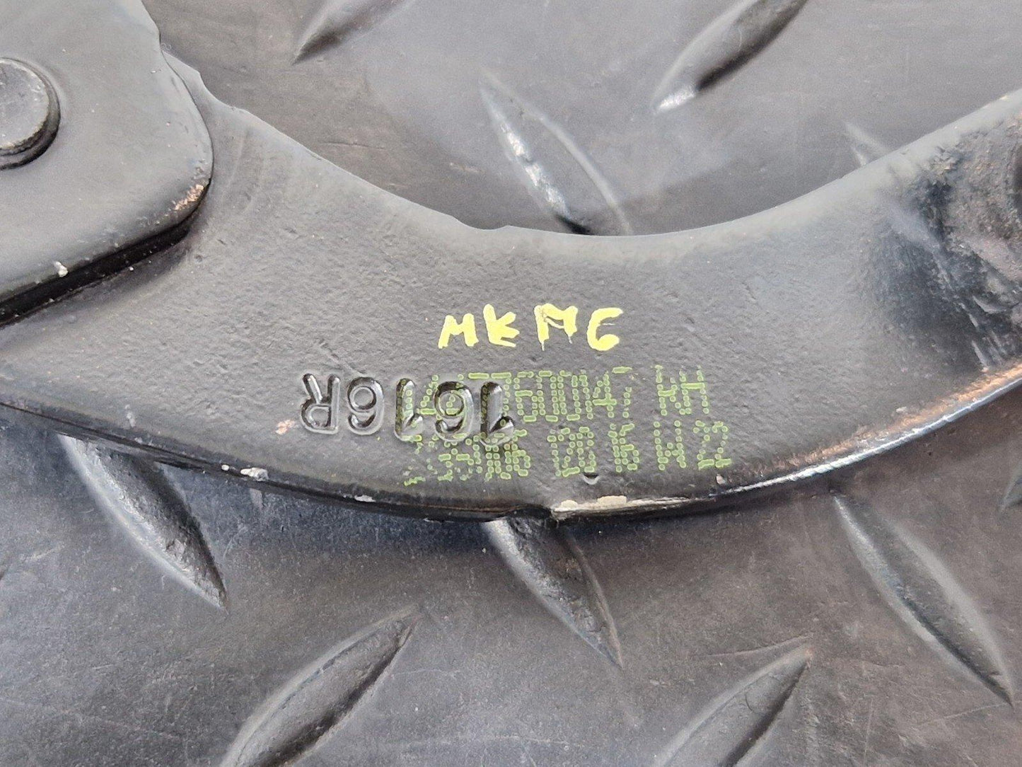 14-23 MERCEDES VITO W447 SLIDING DOOR TOP UPPER ROLLER RIGHT SIDE A4477600147