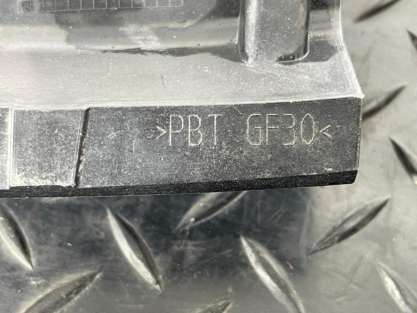 14-21 BMW 2 SERIES F45 F46 FRONT PASSENGER SIDE HEADLIGHT BRACKET 1301336177