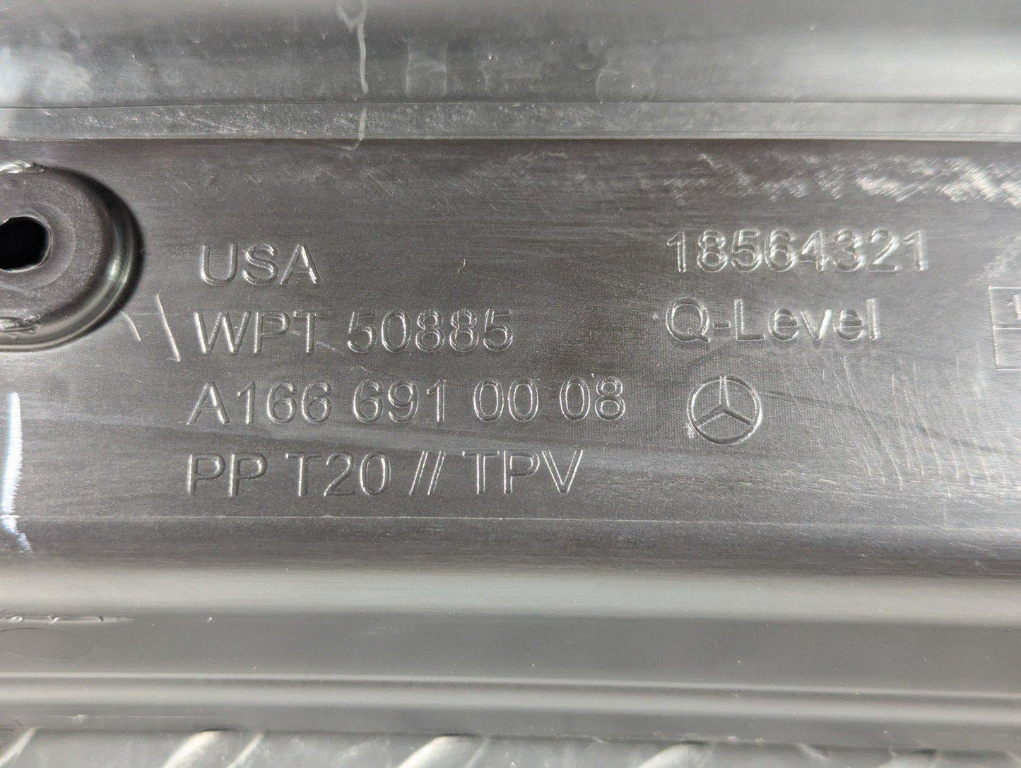 11-19 MERCEDES BENZ ML W166 GENUINE OTHER TRUNK BOOT TRIM ELEMENT A1666910008