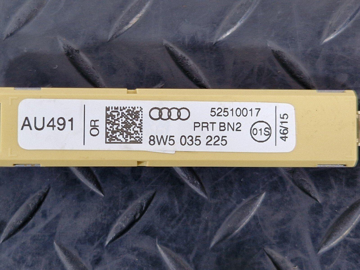 16-19 AUDI A4 B9 GENUINE ANTENNA AMPLIFIER 8W0035225