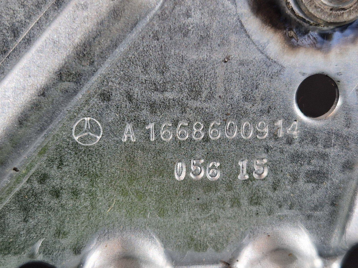 11-19 MERCEDES BENZ ML W166 CARGO COVER FRONT BRACKET GENUINE A1668600914