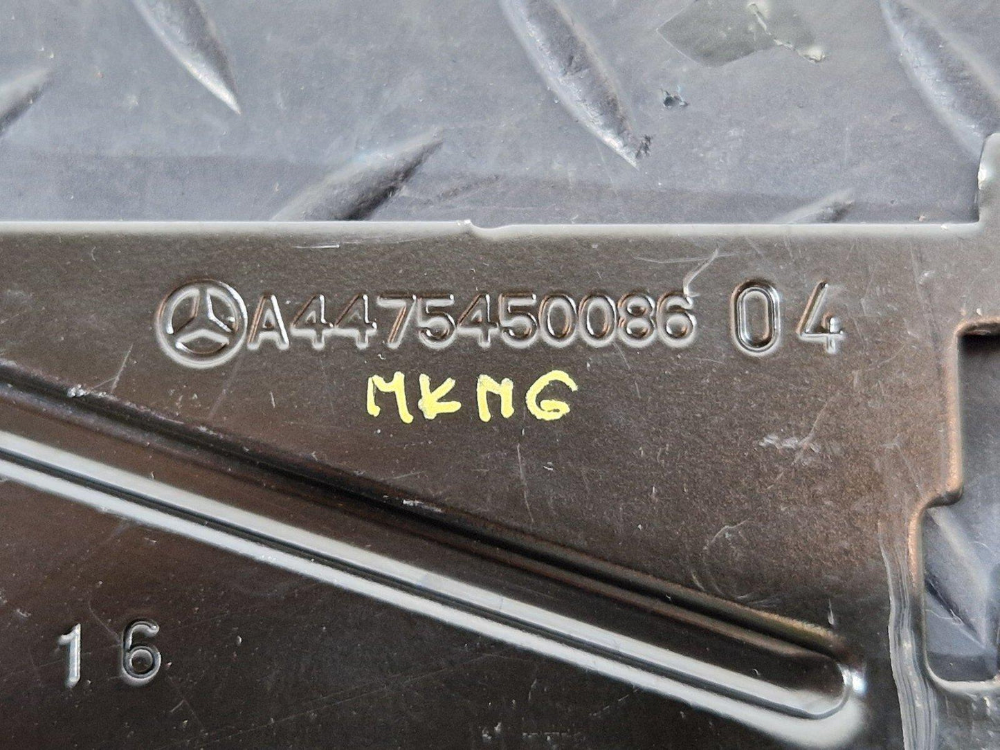 14-23 MERCEDES BENZ VITO W447 AUXILIARY BATTERY BRACKET MOUNT PLATE A4475450086
