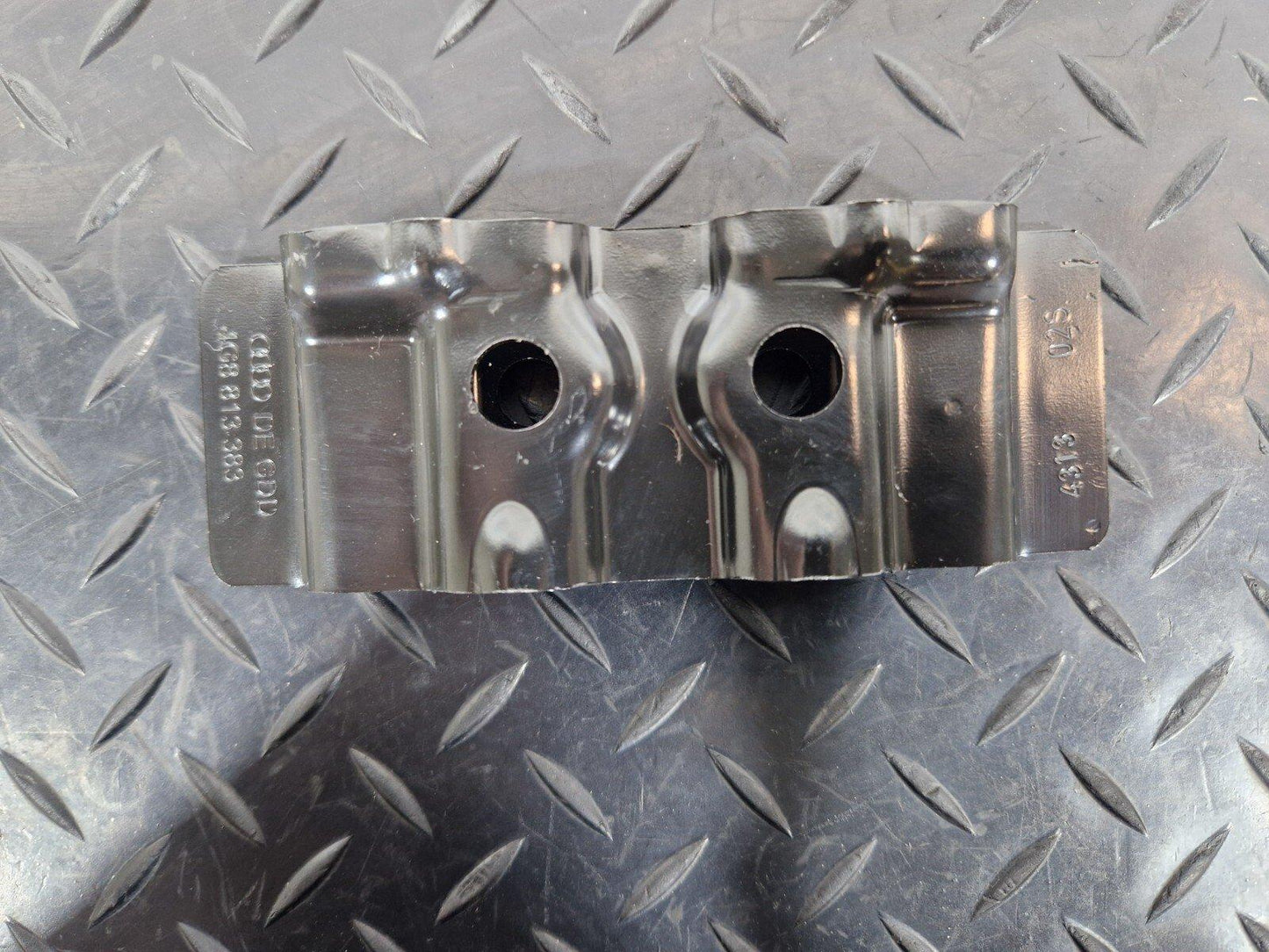 10-18 AUDI A7 4G S-LINE GENUINE OEM MOUNTING TIE DOWN EYE 4G8813383