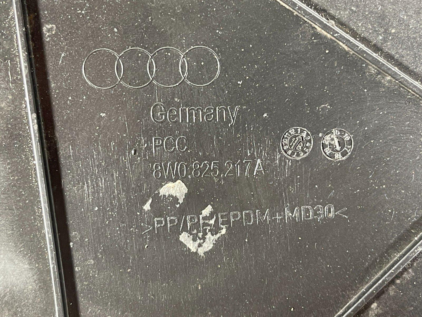 16-19 AUDI A4 B9 S-LINE GENUINE REAR LEFT SIDE UNDERTRAY COVER 8W0825217A