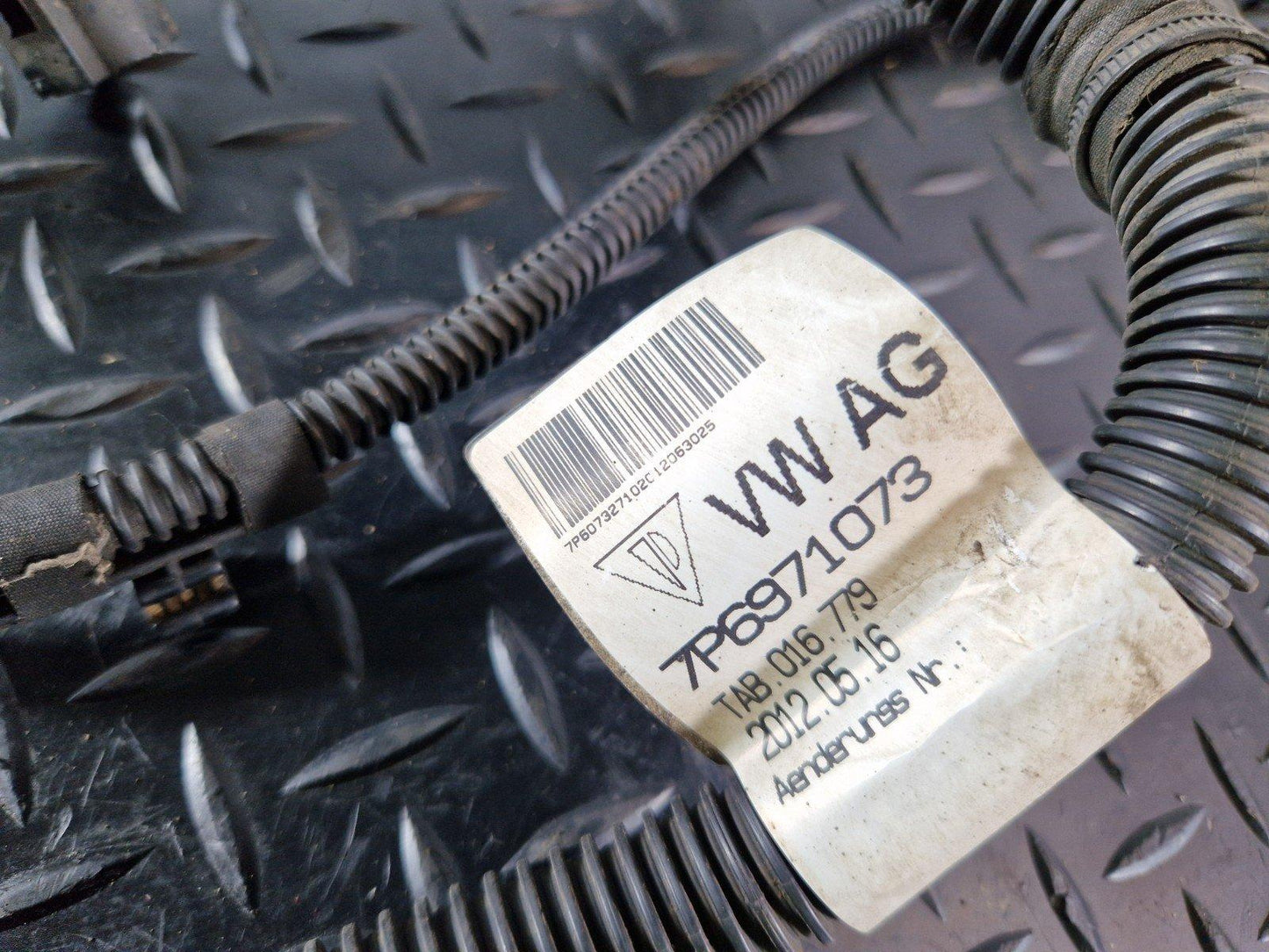 10-18 VW TOUAREG 7P GENUINE FRONT BUMPER CABLE HARNESS 7P6971073