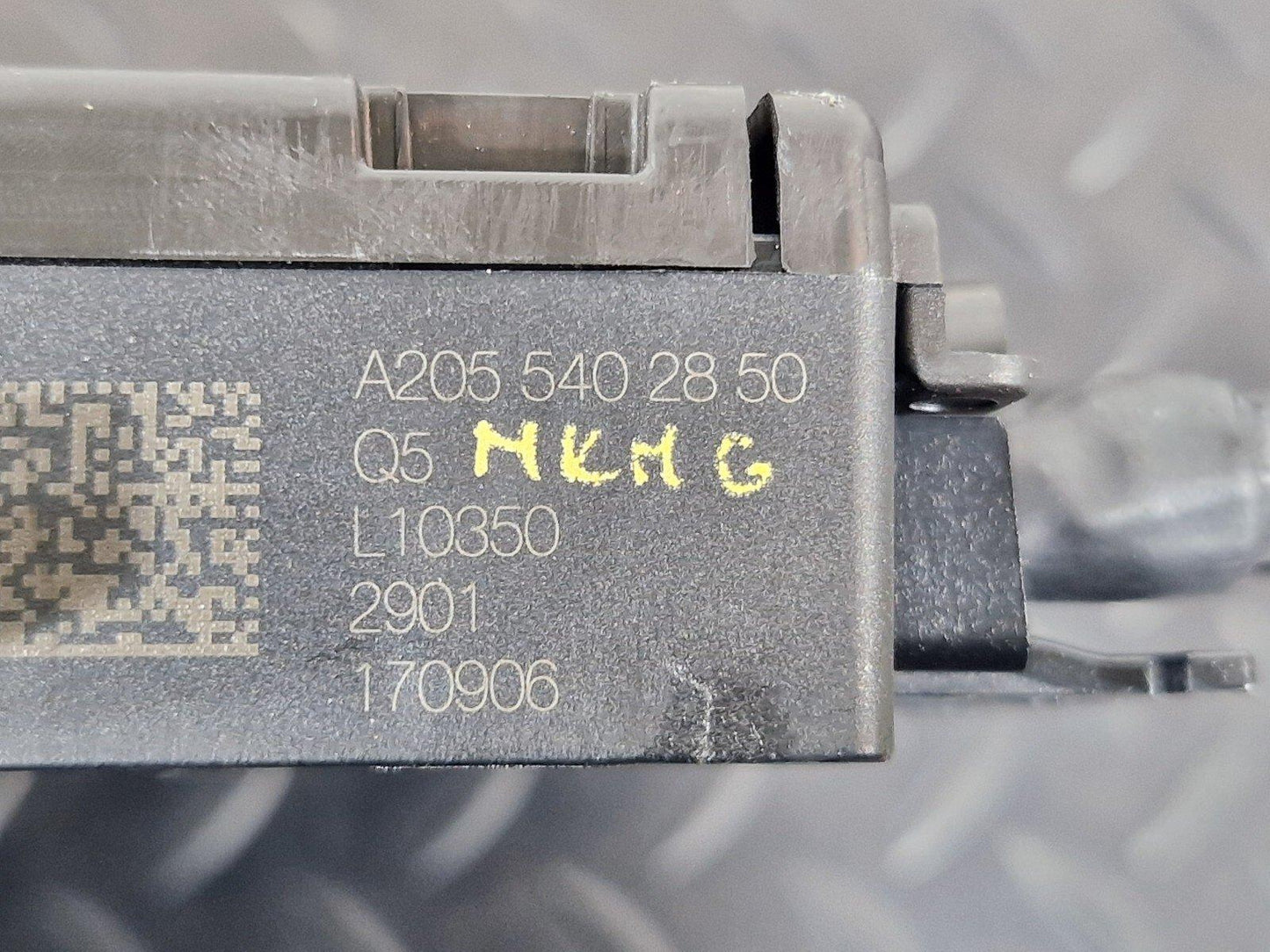 14-21 MERCEDES BENZ C200 W205 FUSE BOX RELAY MODULE 2.1 A2055402850
