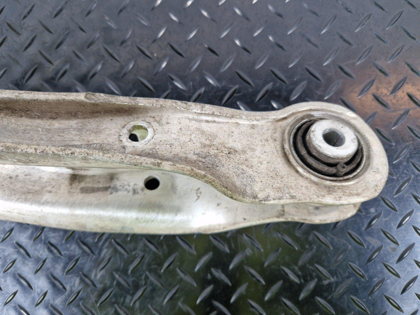 16-19 AUDI A4 B9 GENUINE REAR RIGHT OR LEFT SIDE LOWER CONTROL ARM 8W0505311H