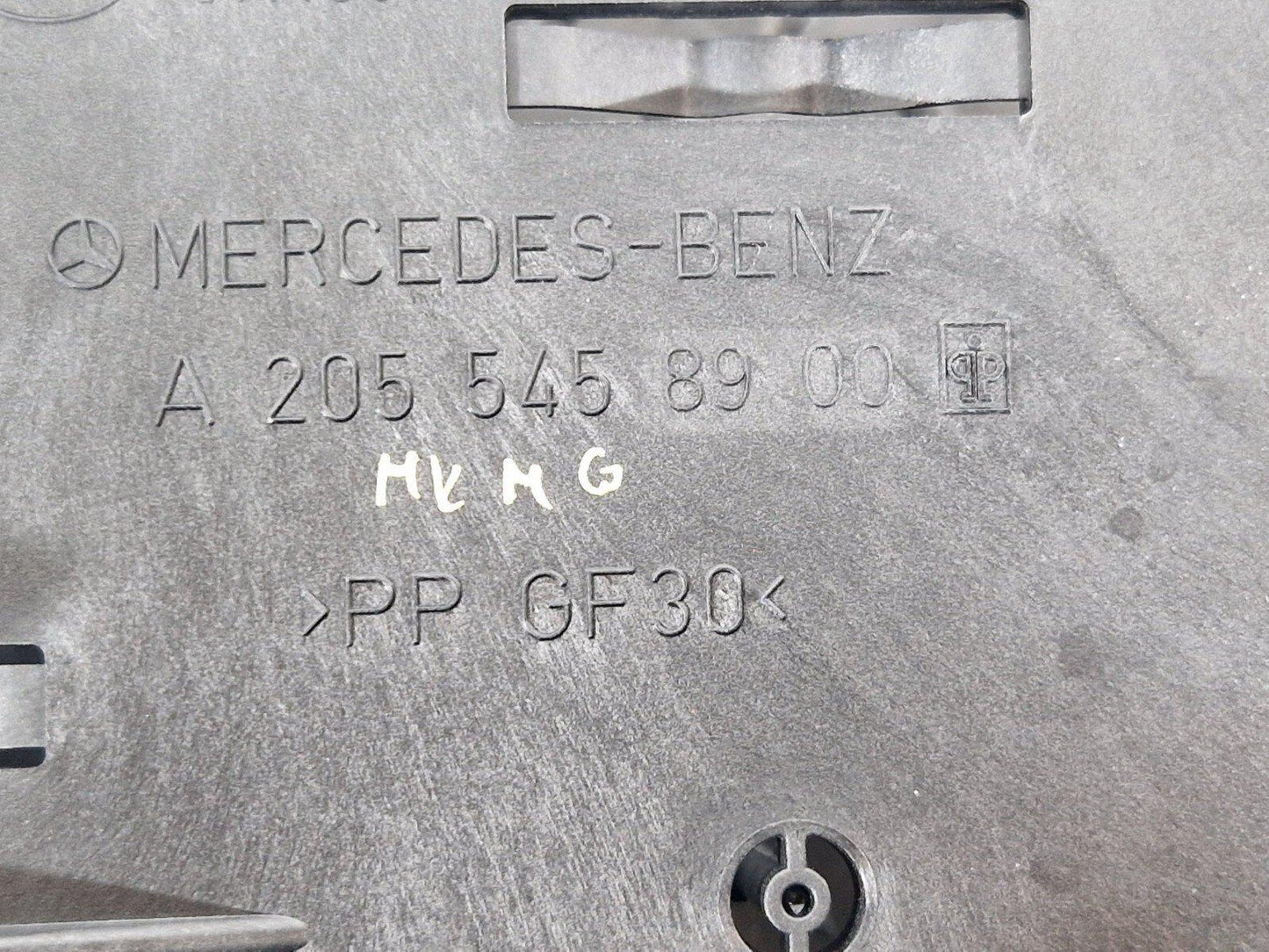 14-21 MERCEDES BENZ C200 W205 CD CHANGER ECU HOLDER BRACKET A2055458900