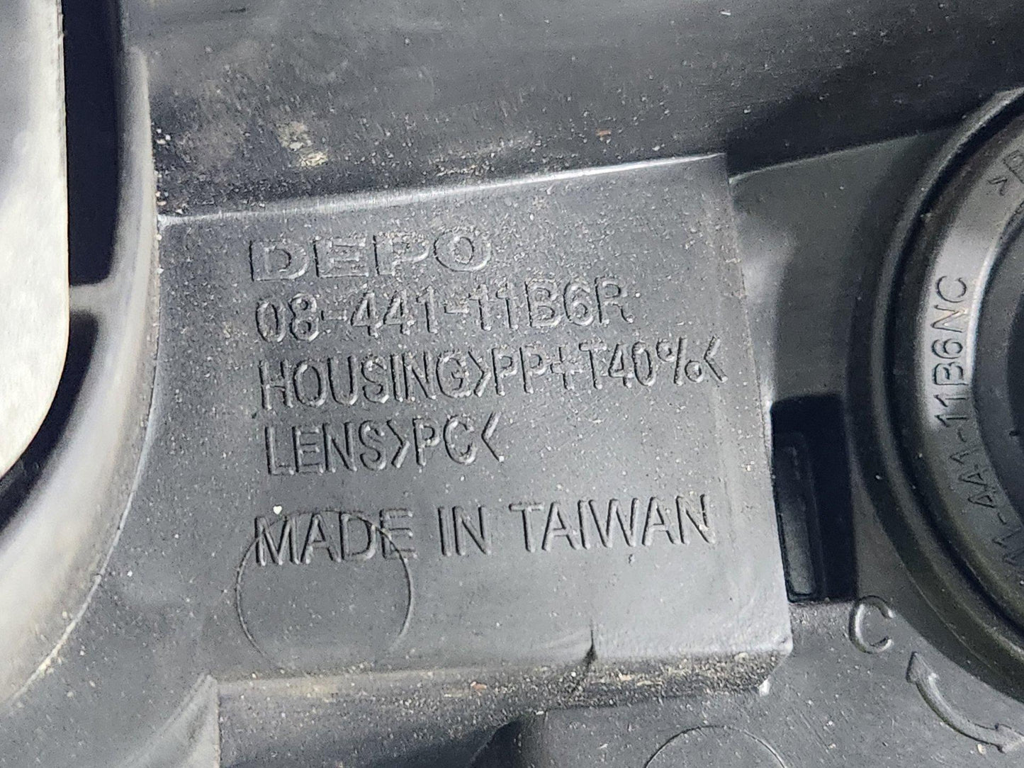 Volkswagen Touran MK1 MPV Front Right O/S Driver Headlight *Damaged* 0844111B6R