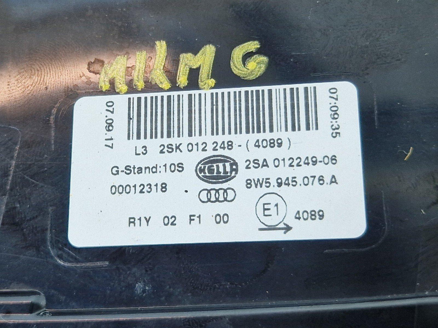 16-19 AUDI A4 B9 GENUINE REAR RIGHT O/S/R INNER TAILGATE LIGHT 8W5945076A