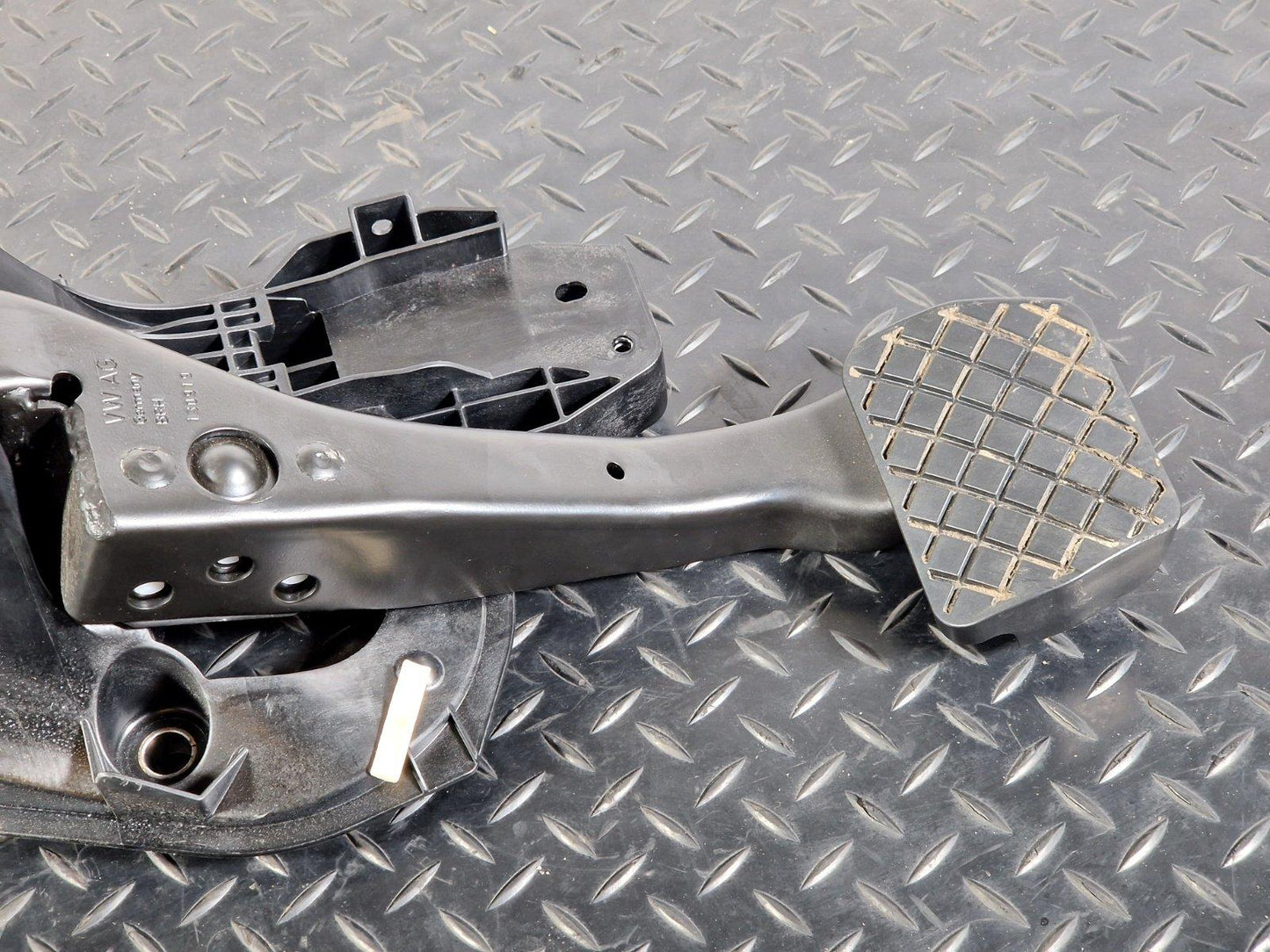 17-20 VW GOLF MK7 MK7.5 GENUINE BRAKE PEDAL ASSEMBLY 5Q2723058AN