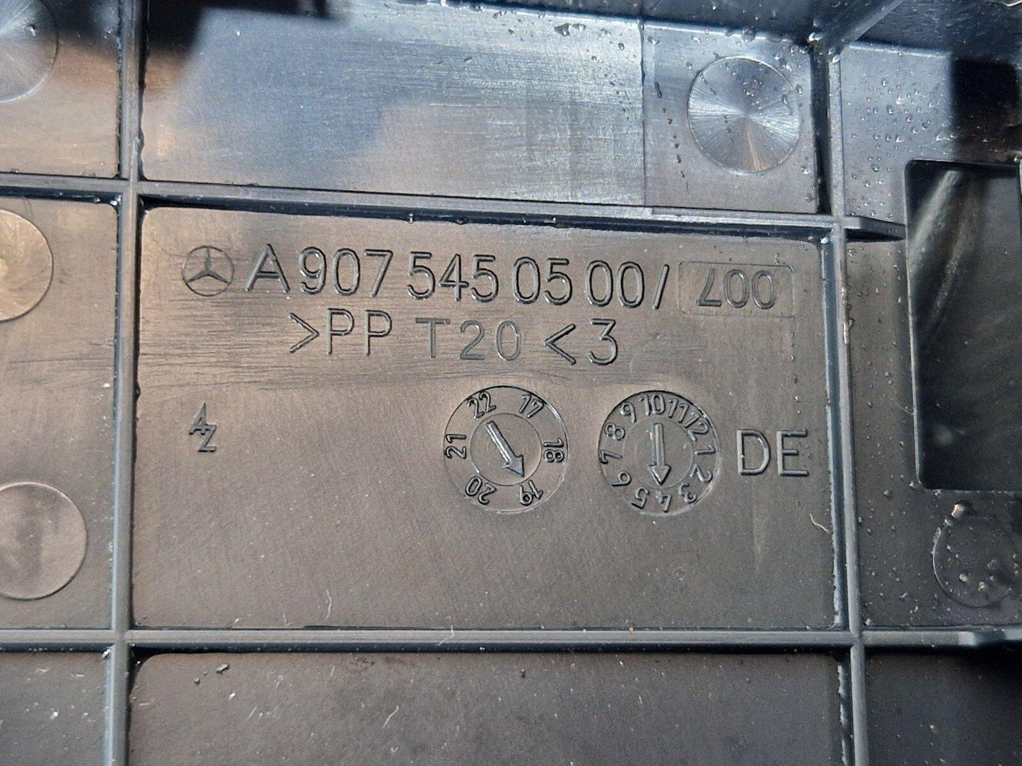 18-ON MERCEDES BENZ SPRINTER W907 INTERIOR CONTROL UNIT BRACKET A9075450500