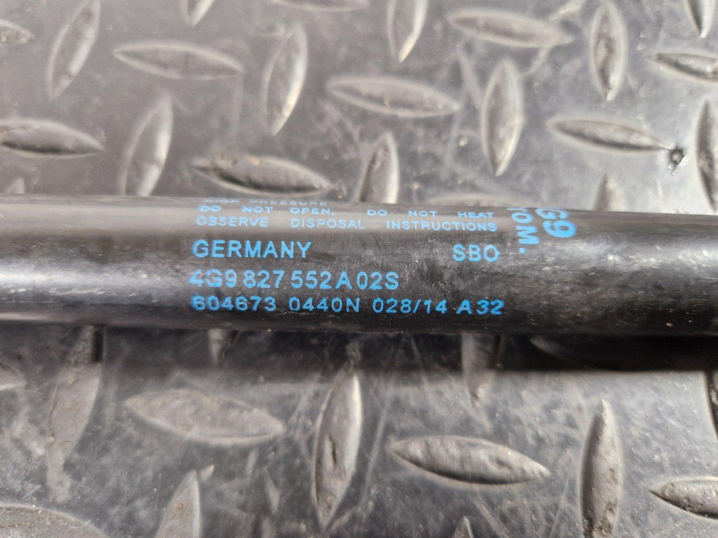 12-18 AUDI A6 C7 GENUINE OEM ORIGINAL REAR LIFT TAILGATE GAS STRUT 4G9827552A