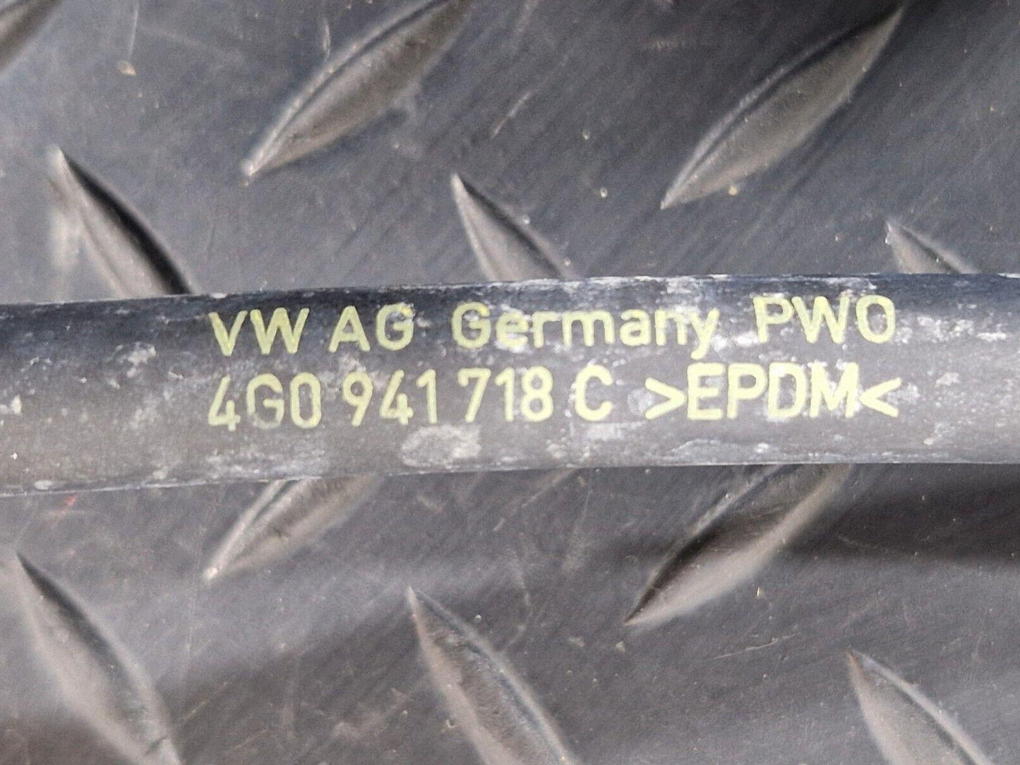 12-18 AUDI A6 C7 GENUINE RIGHT HALOGEN HEADLIGHT DRAIN HOSE 4G0941718