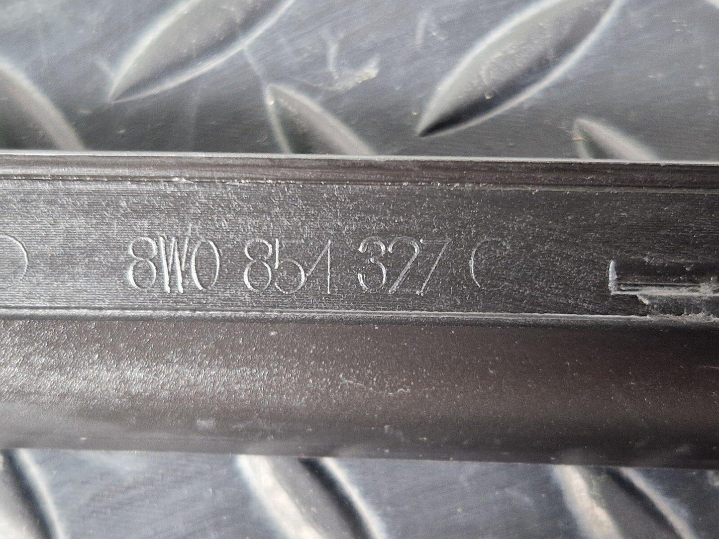 16-19 AUDI A4 B9 FRONT LEFT WINDSCREEN WEATHERSTRIP MOULDING STRIP 8W0854327C