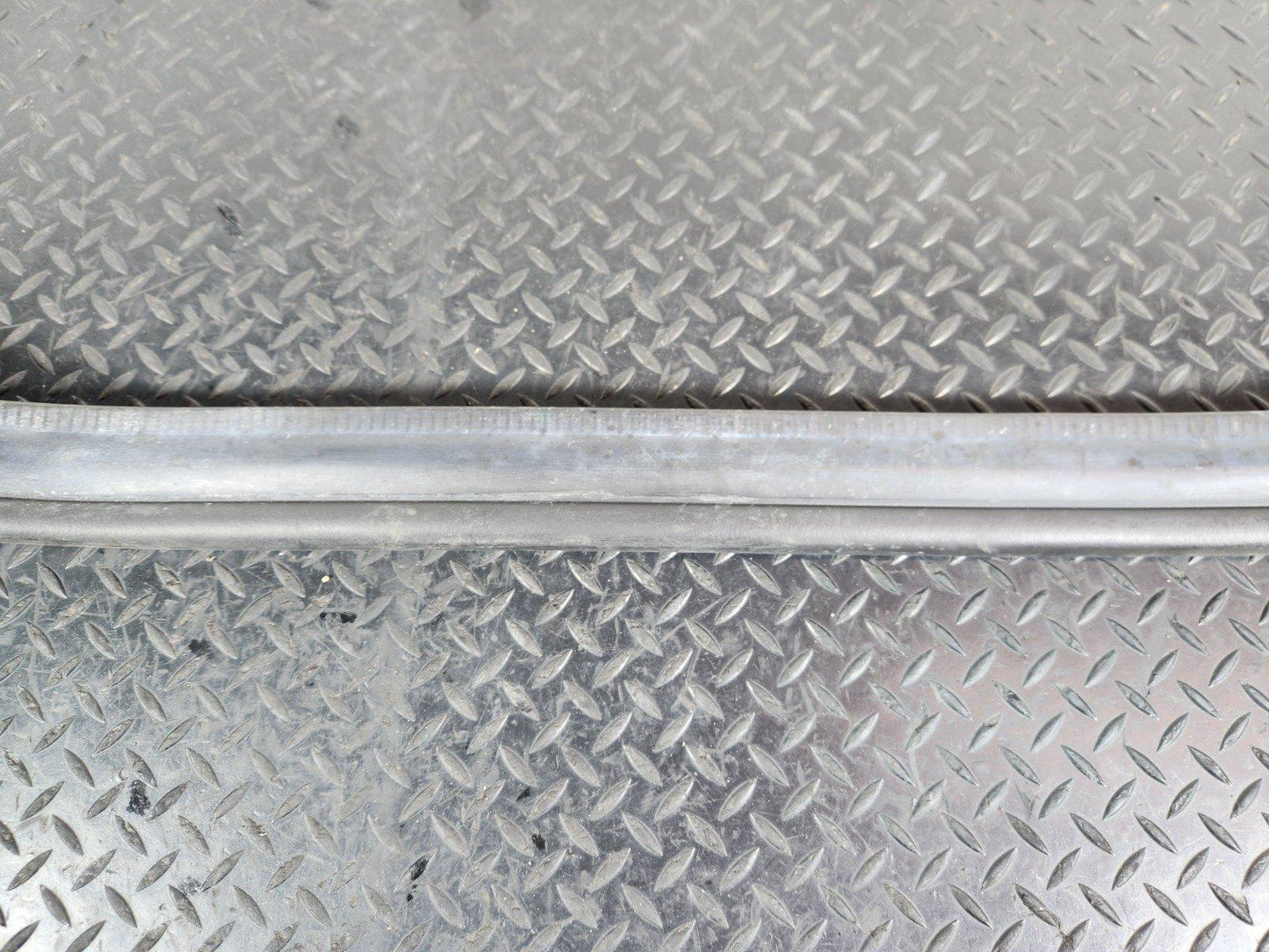 11-19 MERCEDES BENZ ML W166 GENUINE ENGINE COMPARTMENT RUBBER SEAL A1668870098