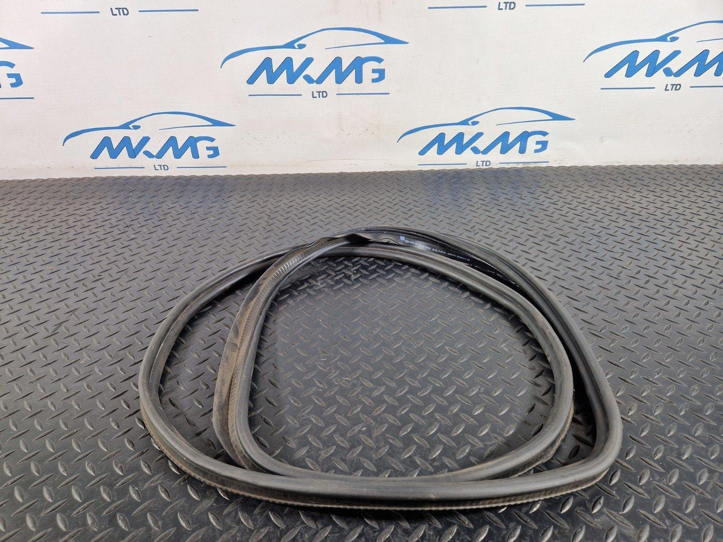 17-24 AUDI S5 F5 GENUINE OEM ORIGINAL BOOTLID TAILGATE RUBBER SEAL 8W6827705B
