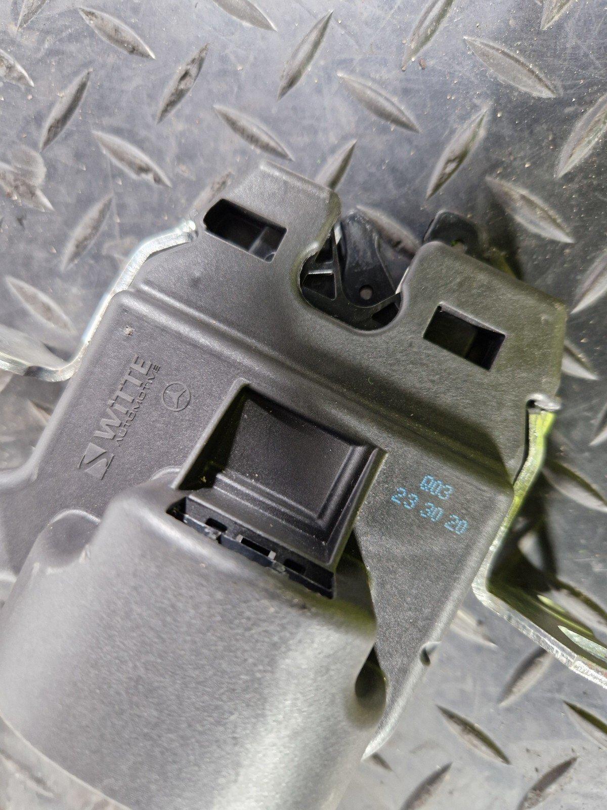 19-ON MERCEDES BENZ CLA C118 REAR RIGHT O/S/R SEAT LOCK A2389203501