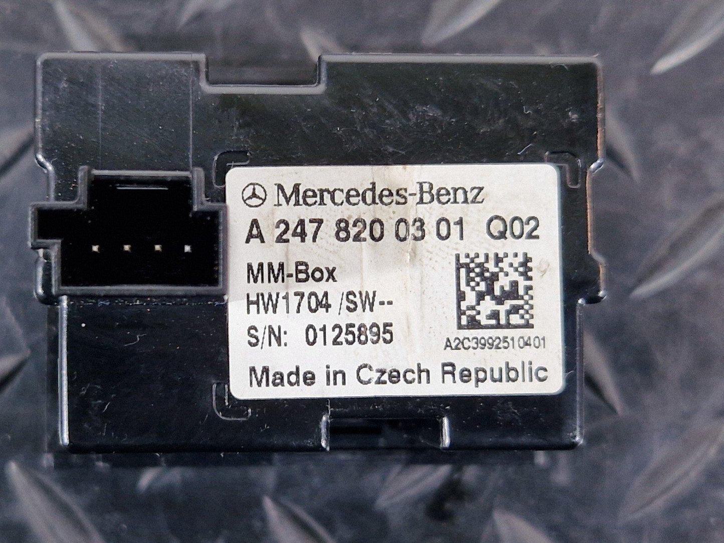 19-ON MERCEDES BENZ B CLASS W247 GENUINE DUAL USB C PORTS SOCKET A2478200301
