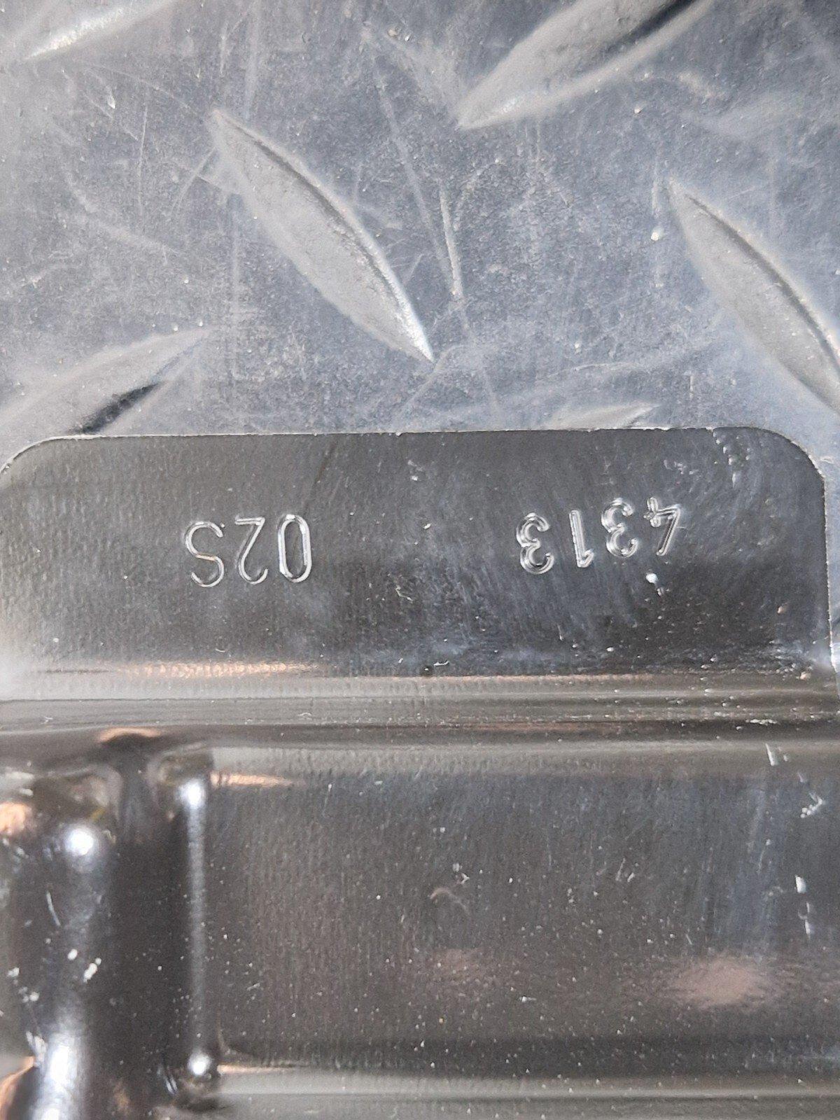 10-18 AUDI A7 4G S-LINE GENUINE OEM MOUNTING TIE DOWN EYE 4G8813383