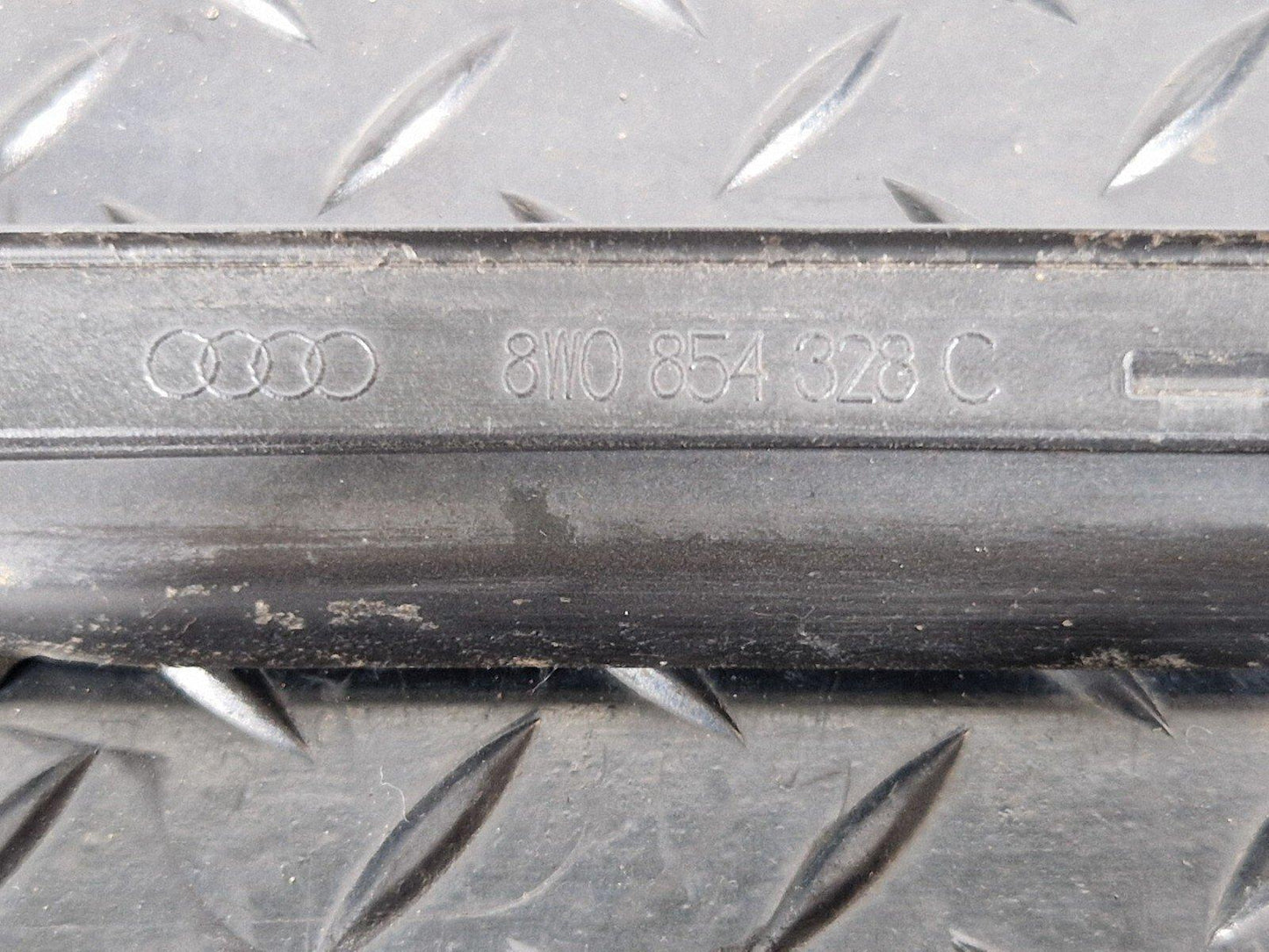 16-19 AUDI A4 B9 FRONT WINDSCREEN O/S WEATHERSTRIP MOULDING STRIP 8W0854328C