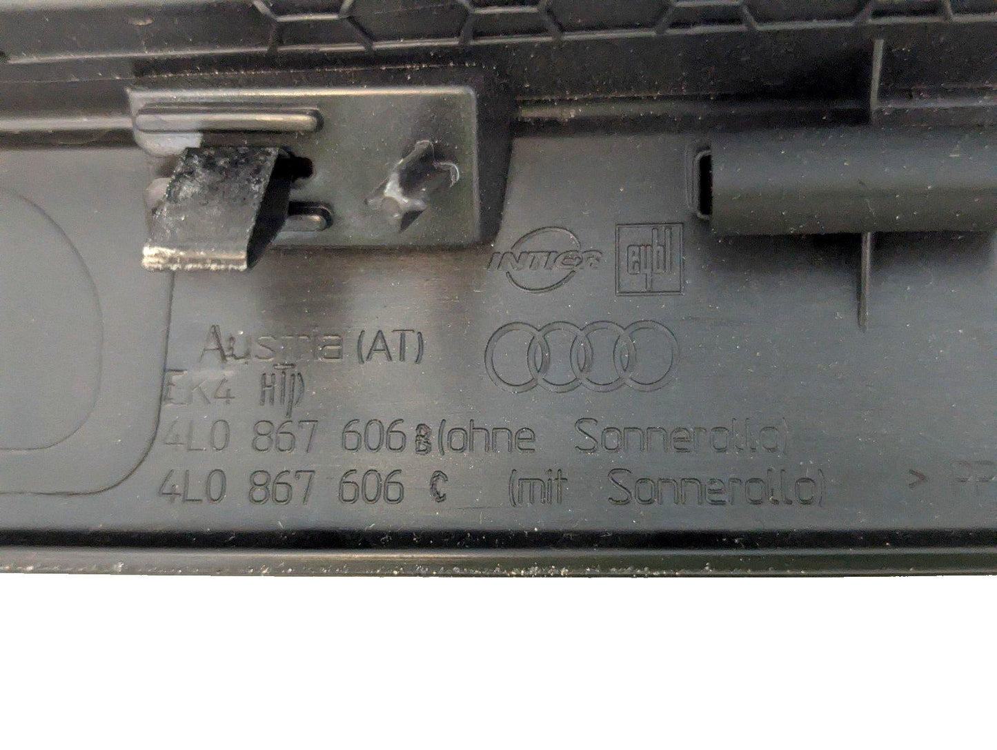 10-15 AUDI Q7 4L GENUINE TAILGATE CENTRE COVER TRIM 4L0867606
