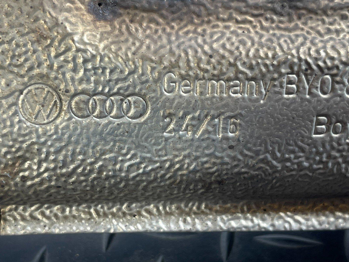 16-19 AUDI A4 B9 2.0TDI GENUINE EXHAUST FLEXI DOWN PIPE 8W0253300AN