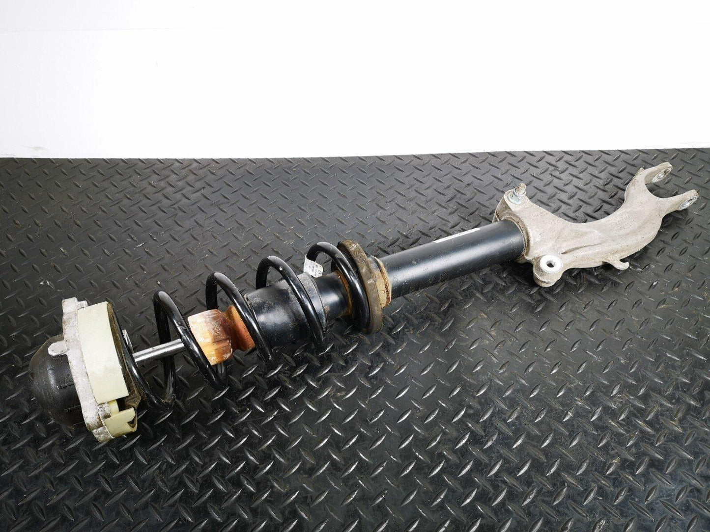 16-19 AUDI A4 B9 GENUINE FRONT RIGHT O/S SHOCK ABSORBER 8W0413031T 8W0031T