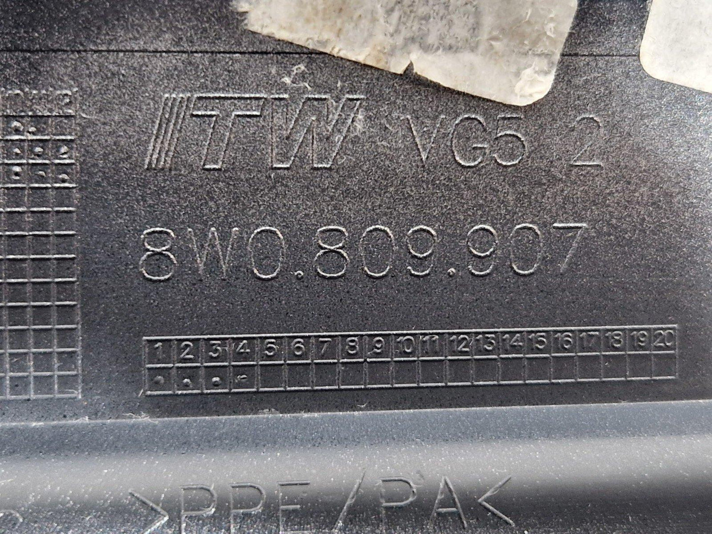 16-19 AUDI A4 B9 GENUINE FUEL DOOR FLAP IN GREY X7R 8W0809907