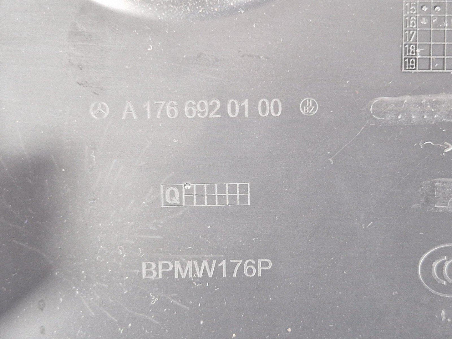 12-18 MERCEDES BENZ W176 PASSENGER SIDE LOWER B-PILLAR COVER TRIM A1766920100