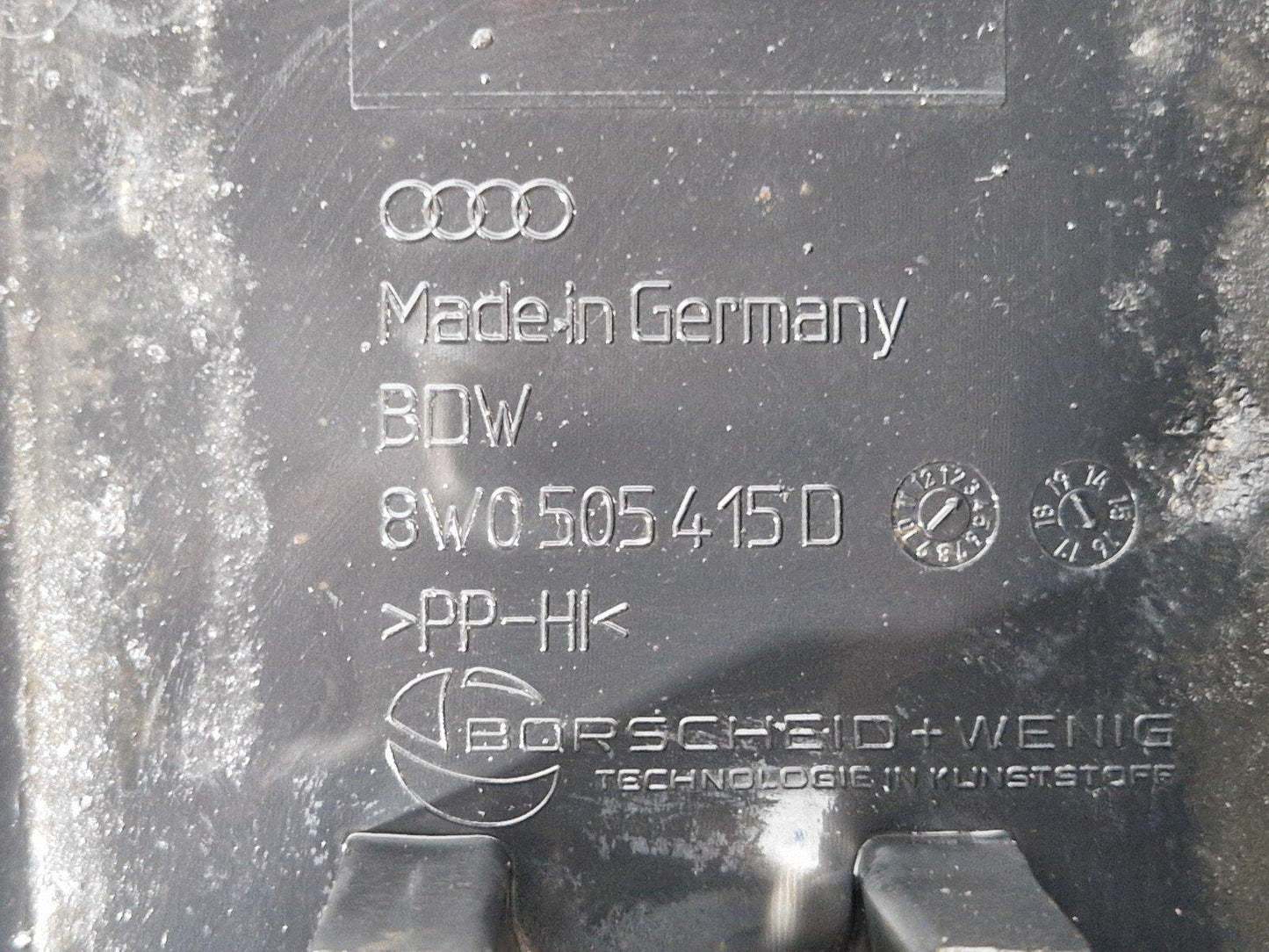 16-19 AUDI A4 B9 REAR LEFT SIDE CONTROL ARM COVER TRIM 8W0505415D