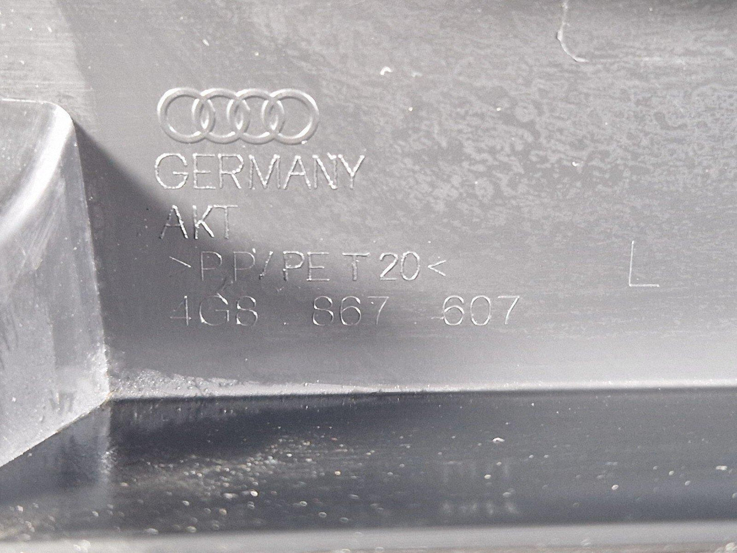 10-18 AUDI A7 4G S-LINE GENUINE BOOT LID LEFT SIDE TRIM INNER PANEL 4G8867607