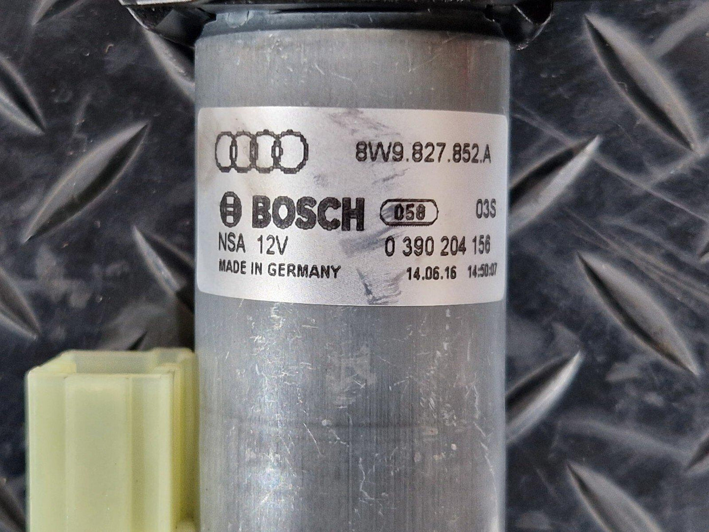 16-19 AUDI A4 B9 GENUINE RIGHT DRIVER SIDE BOOTLID LIFT MOTOR 8W9827852A