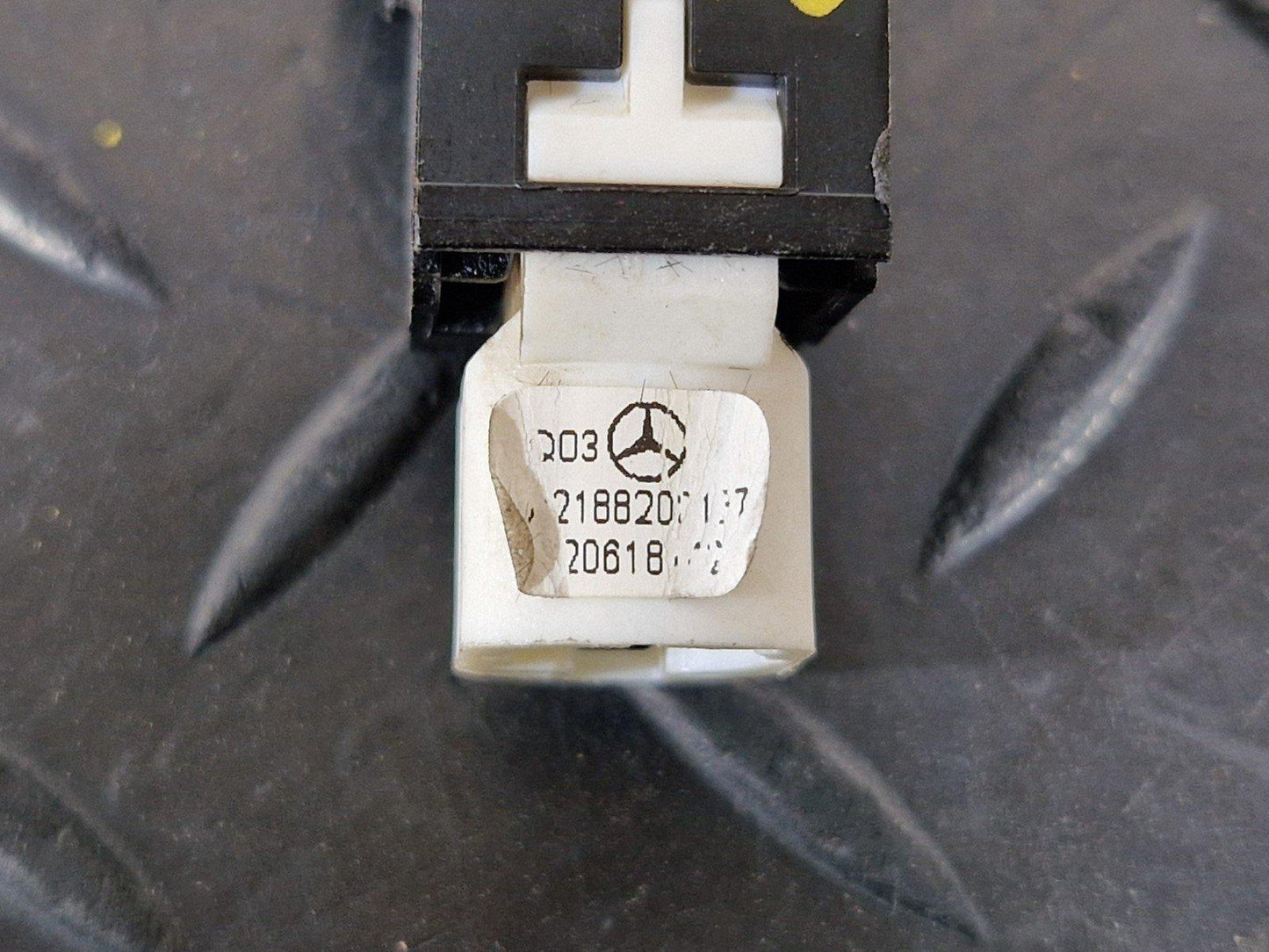 18-ON MERCEDES BENZ A CLASS W177 GENUINE USB PORT SOCKET CONNECTOR A2188200187