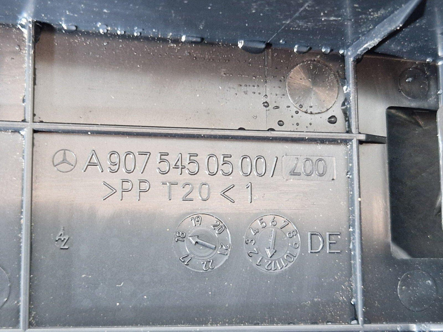 18-ON MERCEDES BENZ SPRINTER W907 INTERIOR CONTROL UNIT BRACKET A9075450500
