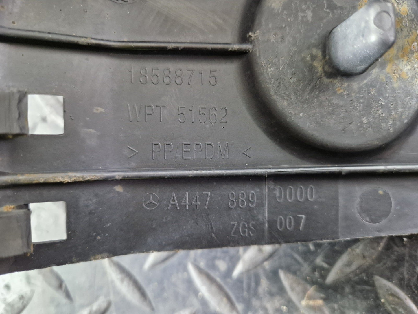 14-23 MERCEDES VITO W447 GENUINE REAR UNDERBODY COVER LEFT SIDE A4478890000