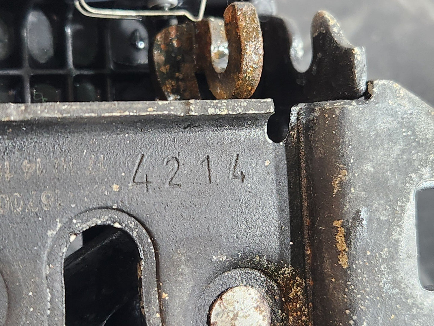 GENUINE RANGE ROVER SPORT BONNET CATCH LOCK LATCH FITS BOTH SIDES 5H2216700CB