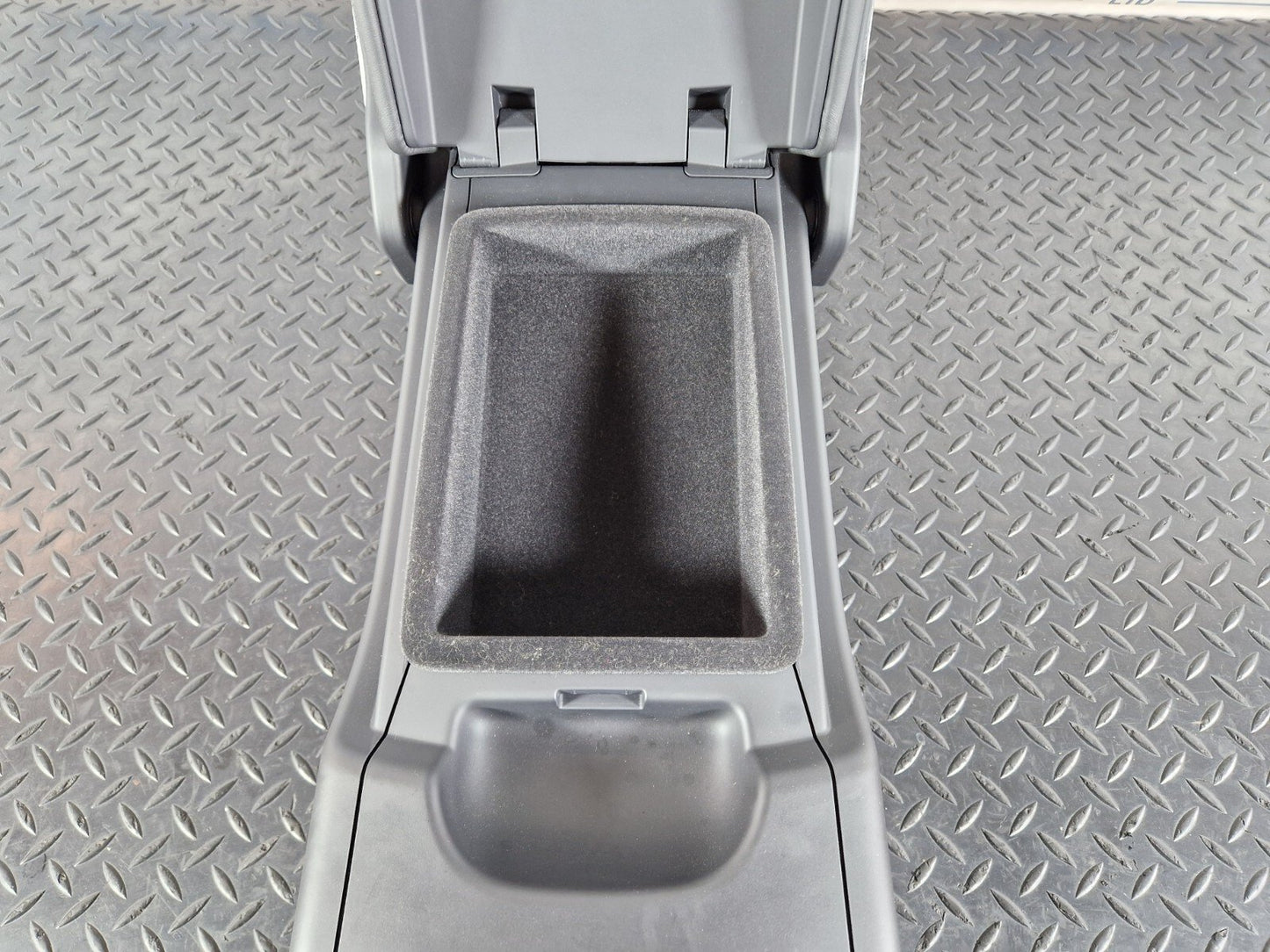 10-17 AUDI A8 4H REAR SEAT MIDDLE CENTER LEATHER ARMREST 4H0885075G