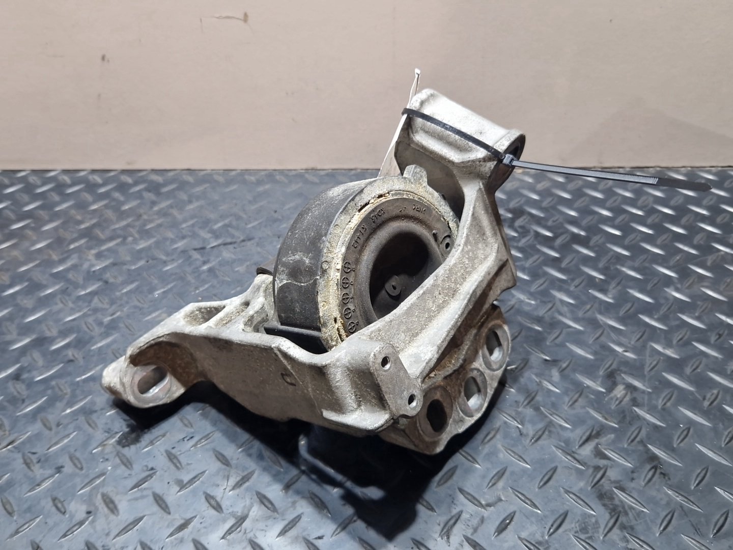 Mazda 6 MK3 (GJ) Saloon 2.2L Diesel SH3 Genuine Engine Mount Holder Support