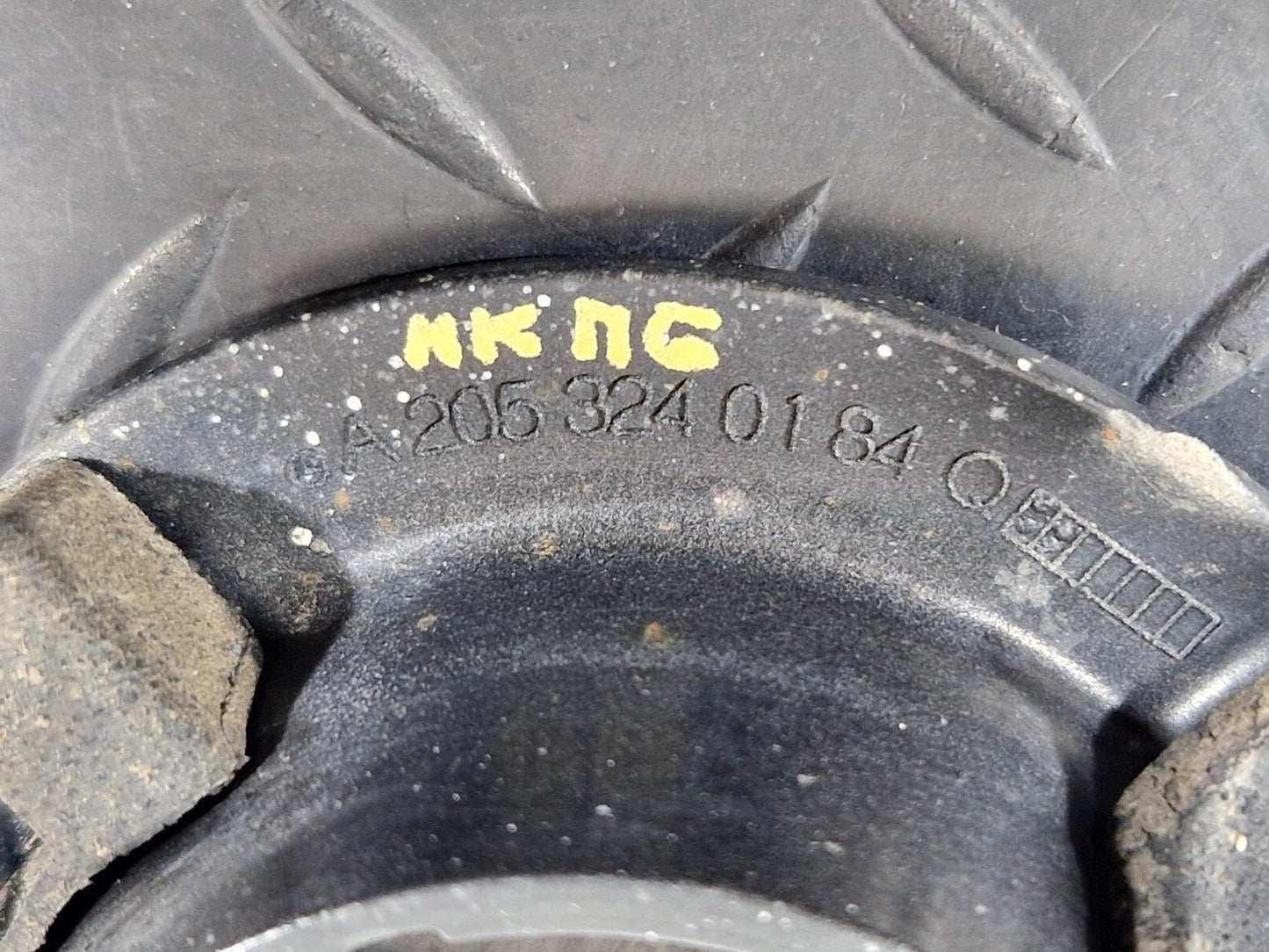 14-21 MERCEDES BENZ C200d W205 REAR COIL SPRING BOTTOM RUBBER MOUNT A2053240184