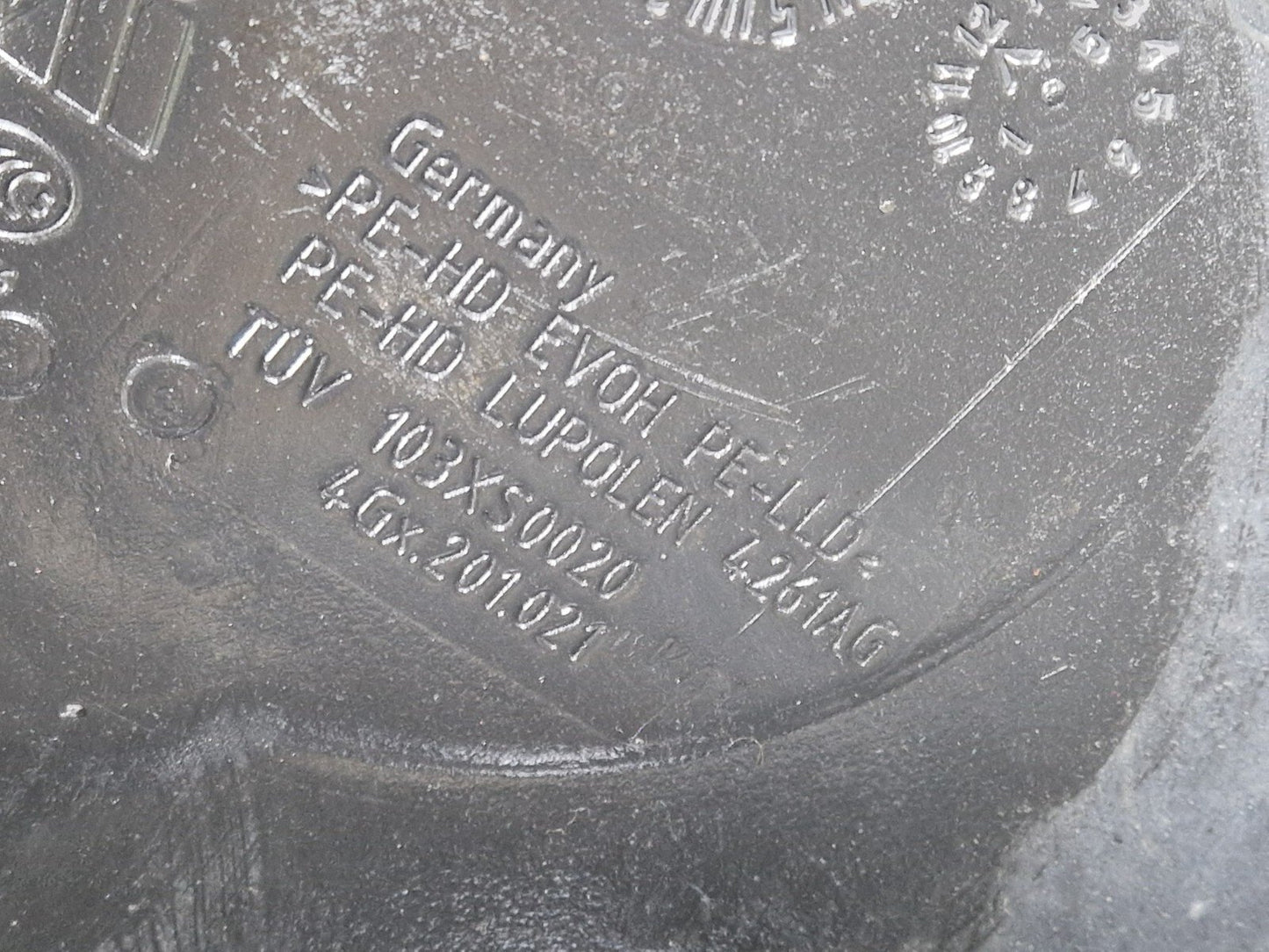 15-18 AUDI A7 4G OEM FUEL TANK 4GX201021