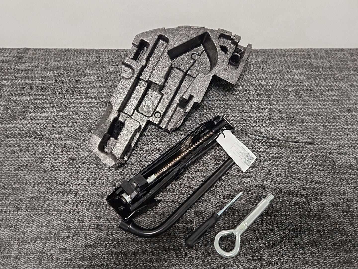 Vauxhall Corsa MK4 (E) (4500) Hatchback Genuine Jack Tool Kit *Damaged*