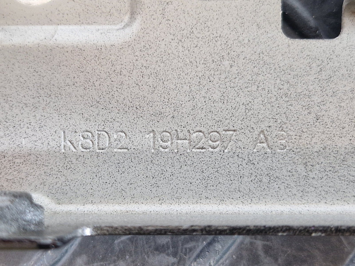19-ON RANGE ROVER EVOQUE L551 GENUINE BRACKET K8D219H297A