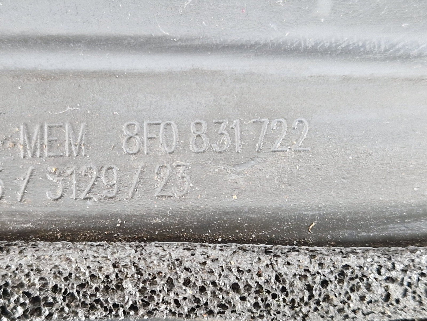 12-17 AUDI S5 CONVERTIBLE RIGHT UPPER INNER A PILLAR RUBBER DOOR SEAL 8F0831722