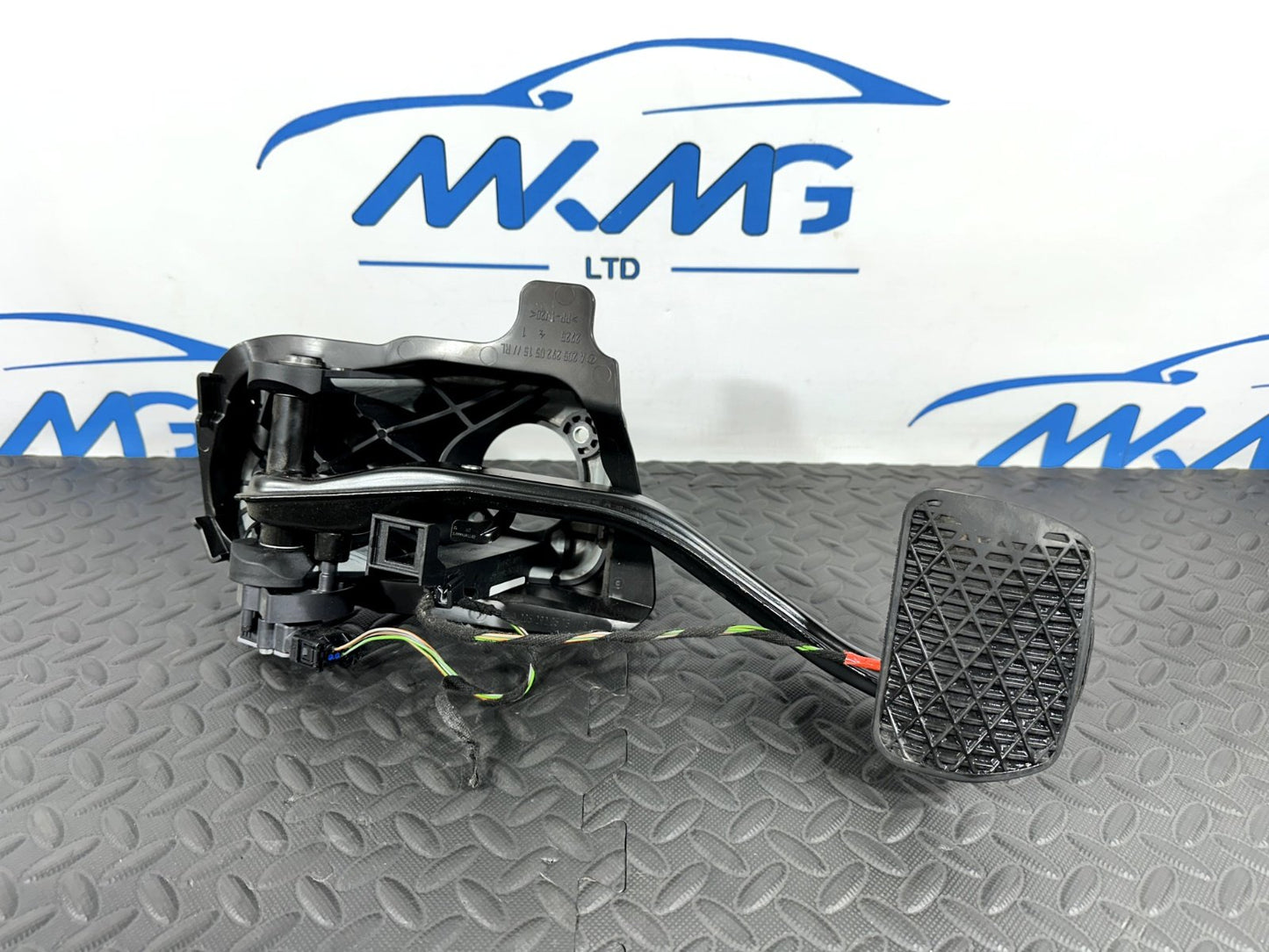 14-21 MERCEDES BENZ C300 W205 GENUINE BRAKE PEDAL ASSEMBLY A2052920308