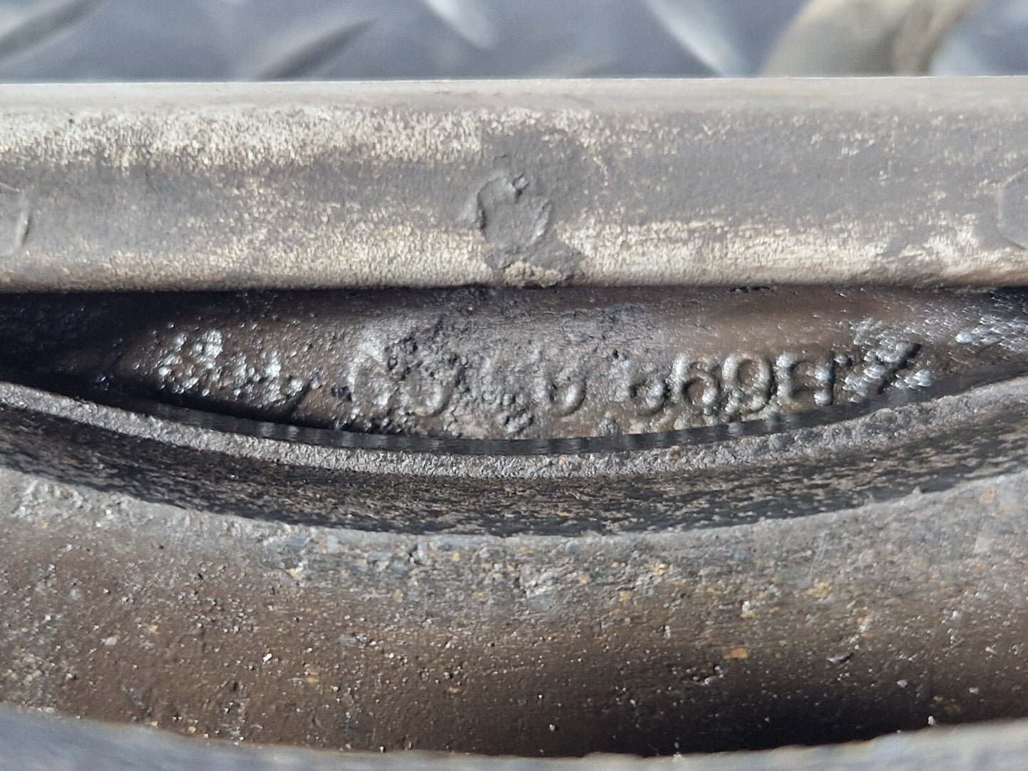 14-21 MERCEDES BENZ C300h W205 FRONT LEFT BRAKE CALIPER
