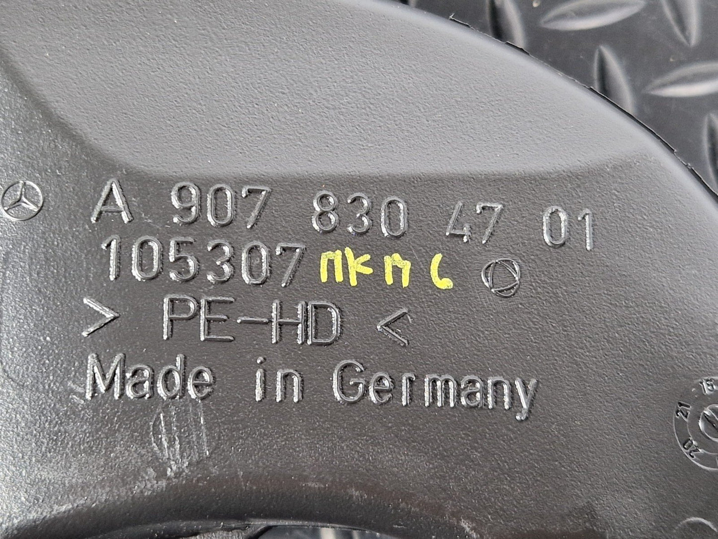 18-ON MERCEDES BENZ SPRINTER W907 W910 OEM AIR VENT DUCT A9078304701